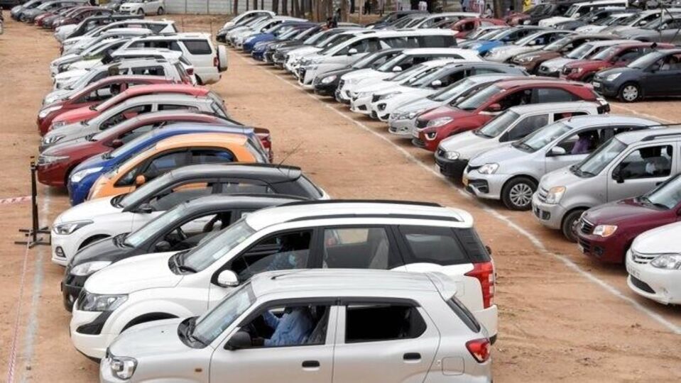 Indians bought more cars, two-wheelers than ever last month: SIAM | HT Auto