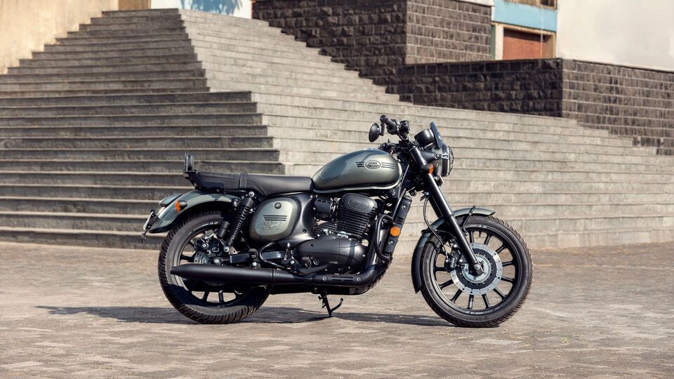 Jawa 42 Cosmic Carbon 