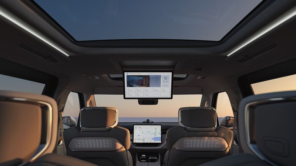 Volvo EM90 interior