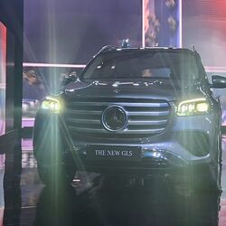 The 2024 Mercedes-Benz facelift has finally made its India debut on 8th January after making its global debut previously in early 2023. The flagship Mercedes-Benz luxury SUV comes with a host of updates on design and feature front, while the powertrain too received a touch of electrification.