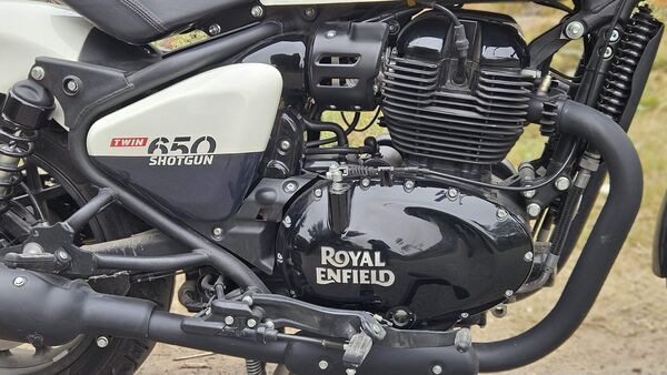 Being an air-oil cooled motor, it still heats up in bumper-to-bumper traffic. Royal Enfield Shotgun 650