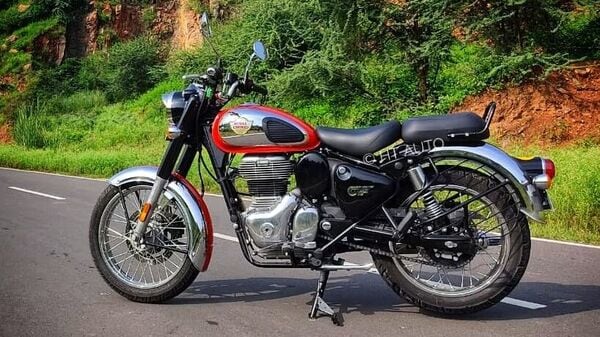 Even though the Classic 350 has entered a new generation it is quite difficult to differentiate the new bike from the old one. (Photo credit: Sabyasachi Dasgupta/HT Auto) Royal Enfield Classic 350
