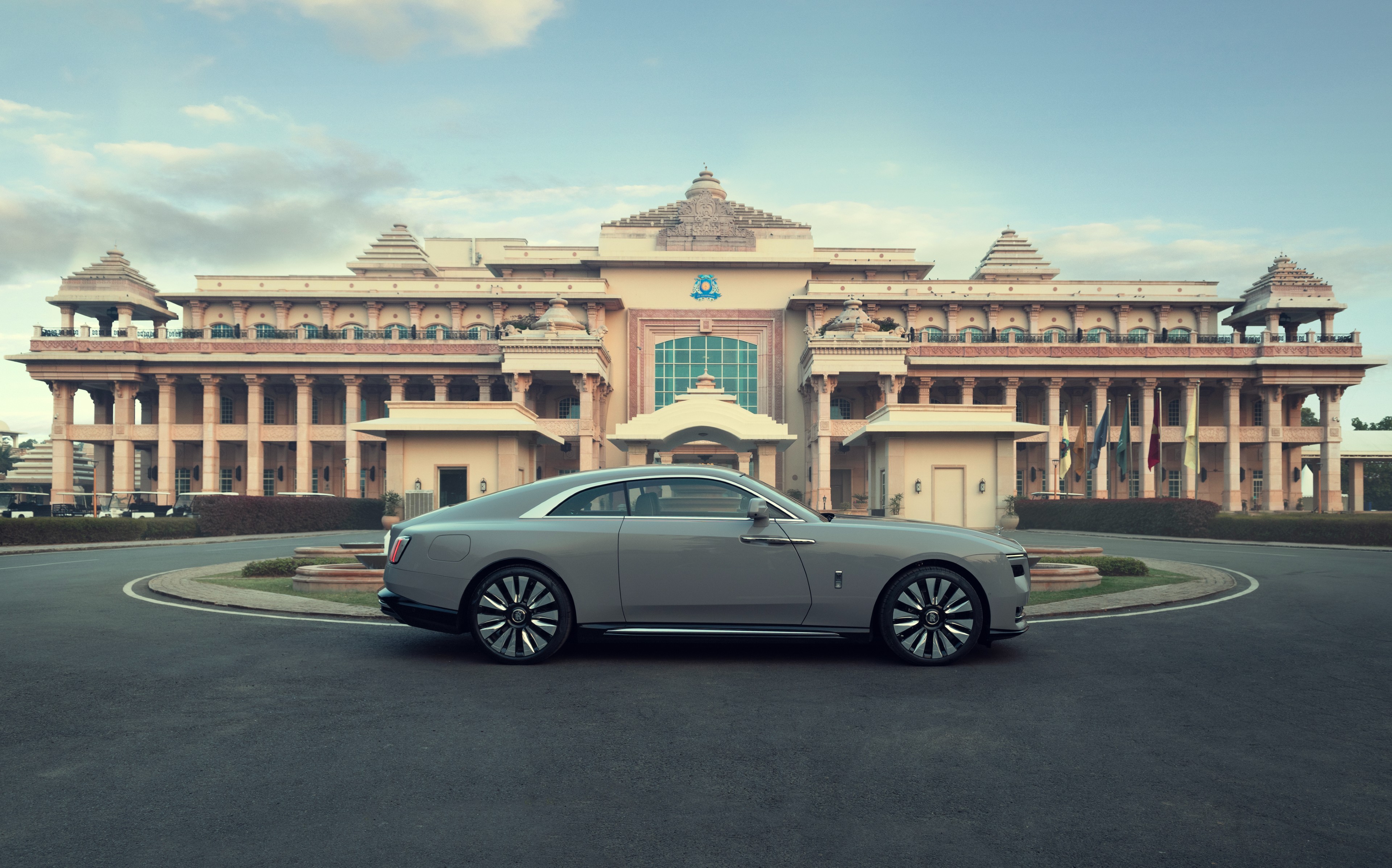 The Rolls-Royce Spectre packs two electric motors, one on each axle, churning out 577 bhp and 900 Nm of peak torque Rolls-Royce Spectre profile