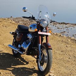 It retains the iconic retro design language that we have seen on earlier Jawa motorcycles. Jawa is using halogen lighting to retain the retro design but there is a new seat on offer that is more comfortable.&nbsp;