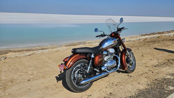 The motorcycle touches 80 kmph quite quickly and the top speed is between 120 kmph and 130 kmph. After 80 kmph, the vibrations start increasing so the idle cruising speed is restricted between 80 kmph and 90 kmph. The motorcycle touches 80 kmph quite quickly and the top speed is between 120 kmph and 130 kmph. After 80 kmph, the vibrations start increasing so the idle cruising speed is restricted between 80 kmph and 90 kmph.