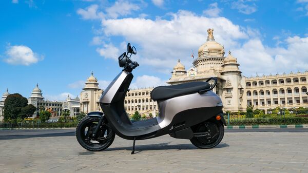 https://www.mobilemasala.com/auto-news/Ola-S1-X-4-kWh-electric-scooter-variant-launched-priced-at-110-lakh-i211503