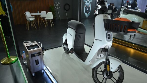 https://www.mobilemasala.com/auto-news/Bharat-Mobility-Expo-2024-Joy-e-bike-unveils-hydrogen-powered-e-scooter-concept-i211860