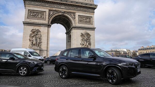 Paris SUV parking fee vote