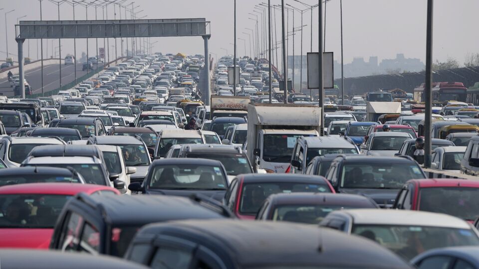 Delhi traffic jam farmers protest