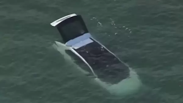 https://www.mobilemasala.com/auto-news/Toyota-bZ4X-electric-SUV-thinks-of-itself-as-a-boat-and-goes-swimming-in-ocean-i215157