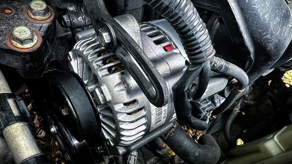 what is a car alternator? how to know it is not working properly in your car