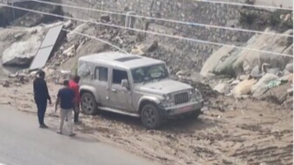 https://www.mobilemasala.com/auto-news/Watch-Mahindra-Thar-5-door-gets-stuck-in-mud-i217276