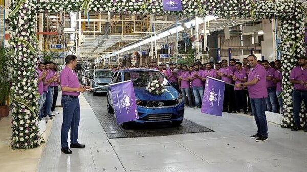 https://www.mobilemasala.com/auto-news/Tata-Motors-rolls-out-1-millionth-car-from-its-Sanand-facility-i222028