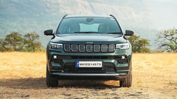 https://www.mobilemasala.com/auto-news/From-Compass-to-Grand-Cherokee-Jeep-offers-benefits-of-up-to-280-lakh-i224231