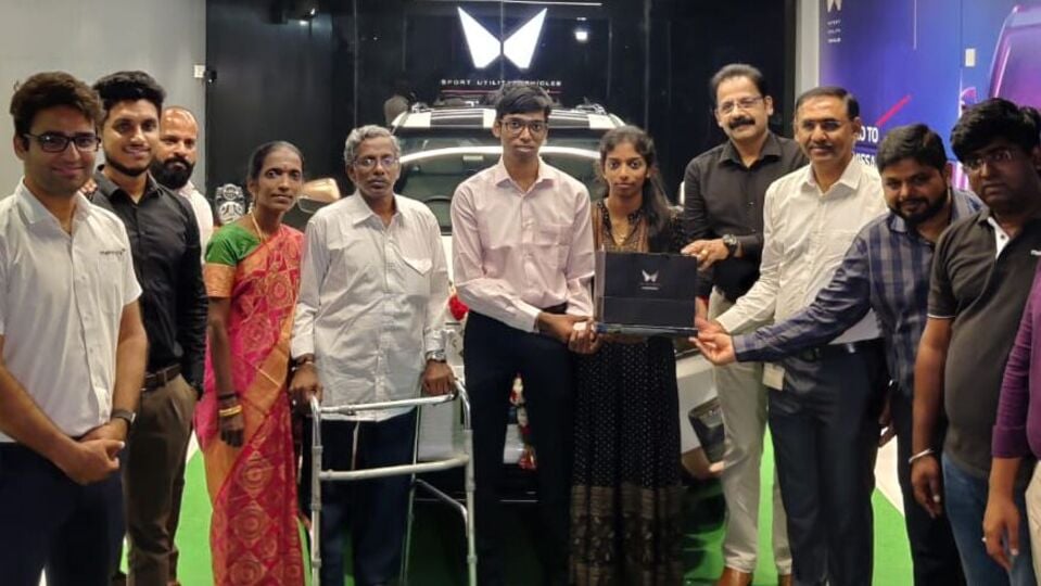 Mahindra XUV400 Praggnanandhha
