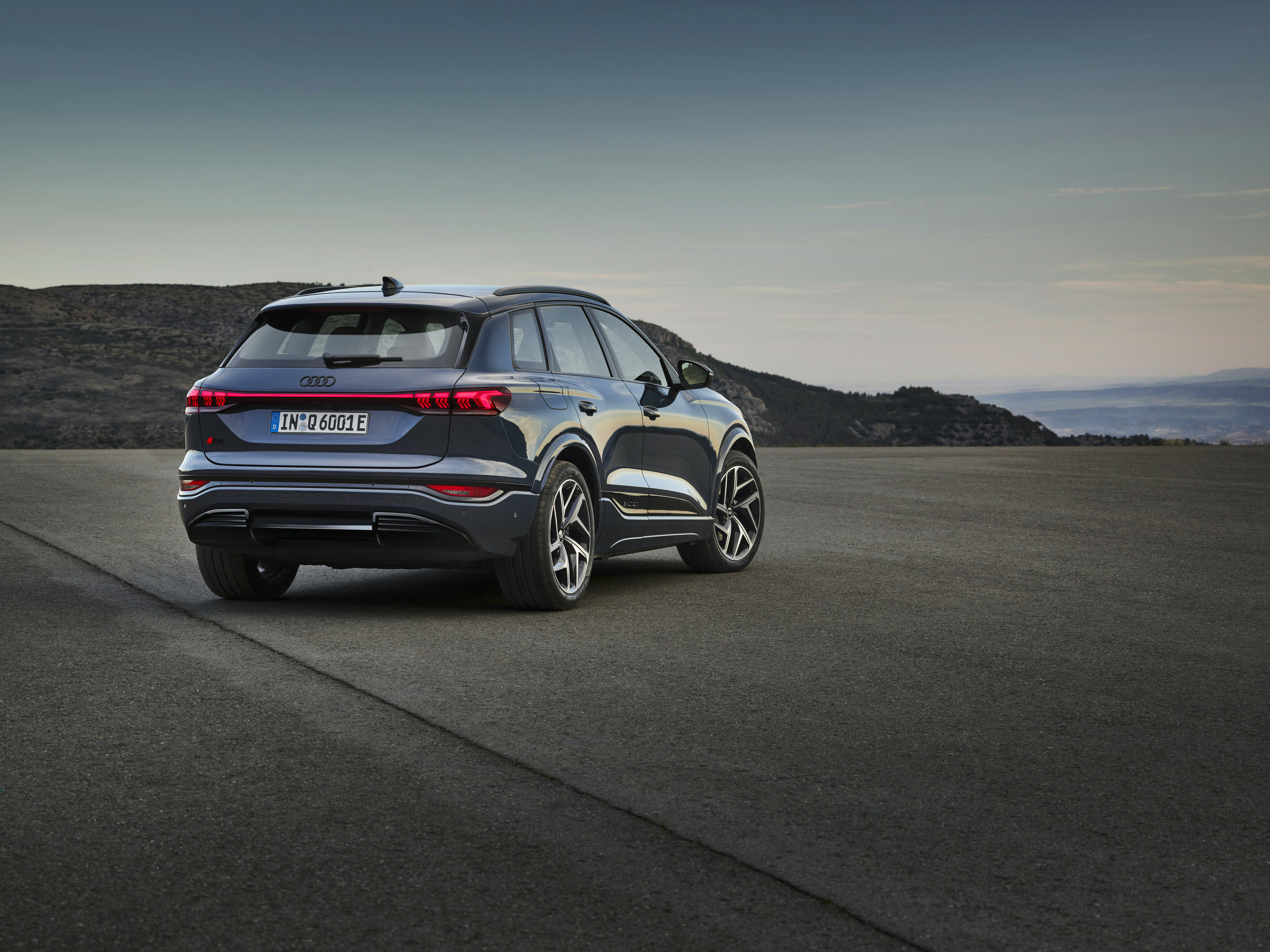 2025 Audi Q6 E-tron Luxury Electric SUV Makes Global Debut With 625 Km ...