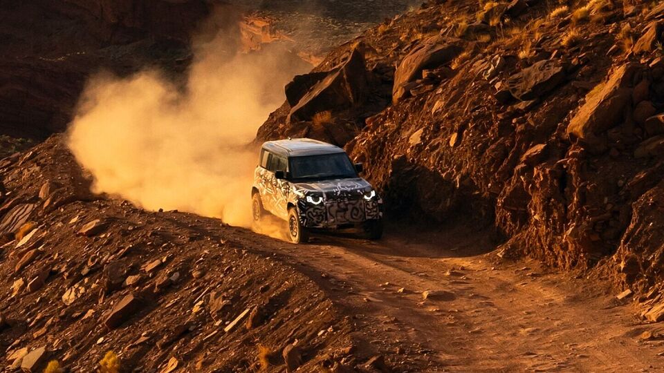 Land Rover Defender Octa Teaser