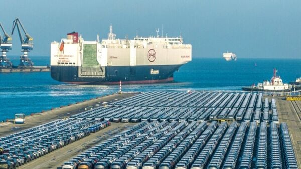 https://www.mobilemasala.com/auto-news/Aye-aye-captain-EV-boom-bolsters-demand-for-mammoth-car-carrying-ships-in-China-i252564