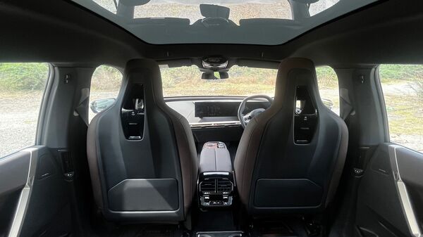 The cabin of the BMW iX50 also sets it apart from other luxury EVs in the market. Again, there is no change to what the higher variant offers in terms of features or aesthetics in the cabin, and that is a good thing.