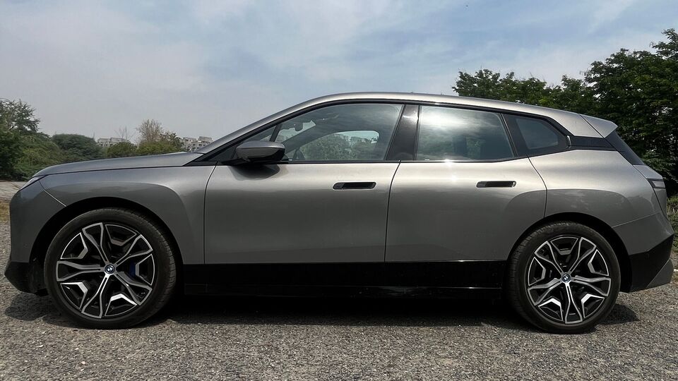 BMW iX50