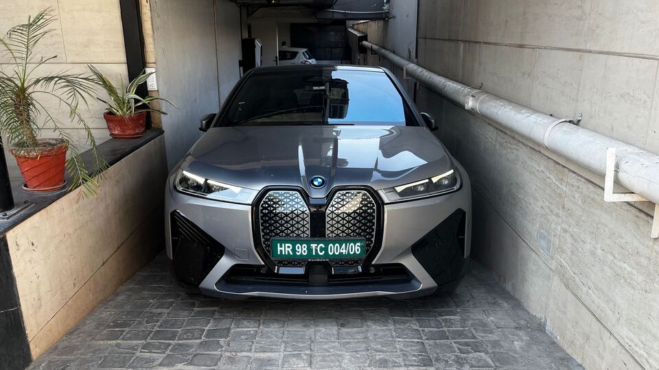 BMW iX50