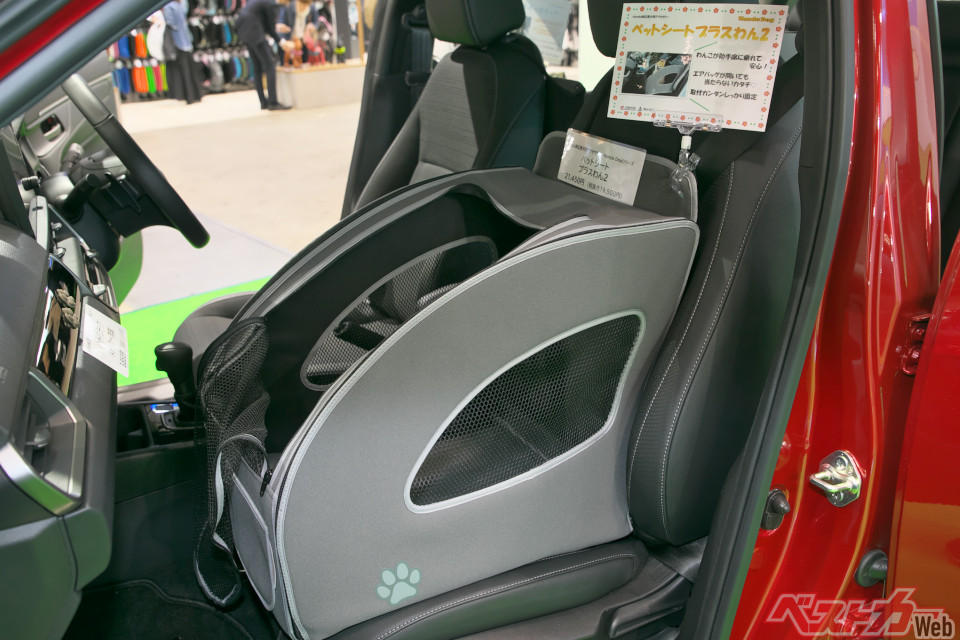 The Honda WR-V Dog Edition gets a pet carrier that can be mounted on the front passenger seat