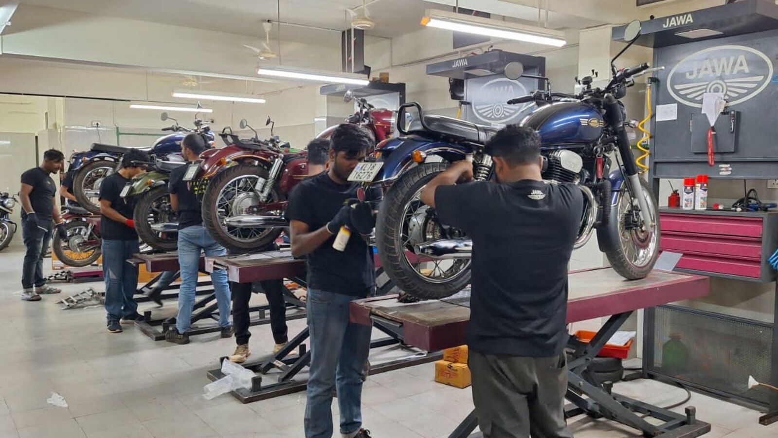 Jawa Motorcycles Mega Service Camp expands to 32 cities. Offers free check-ups, parts replacement