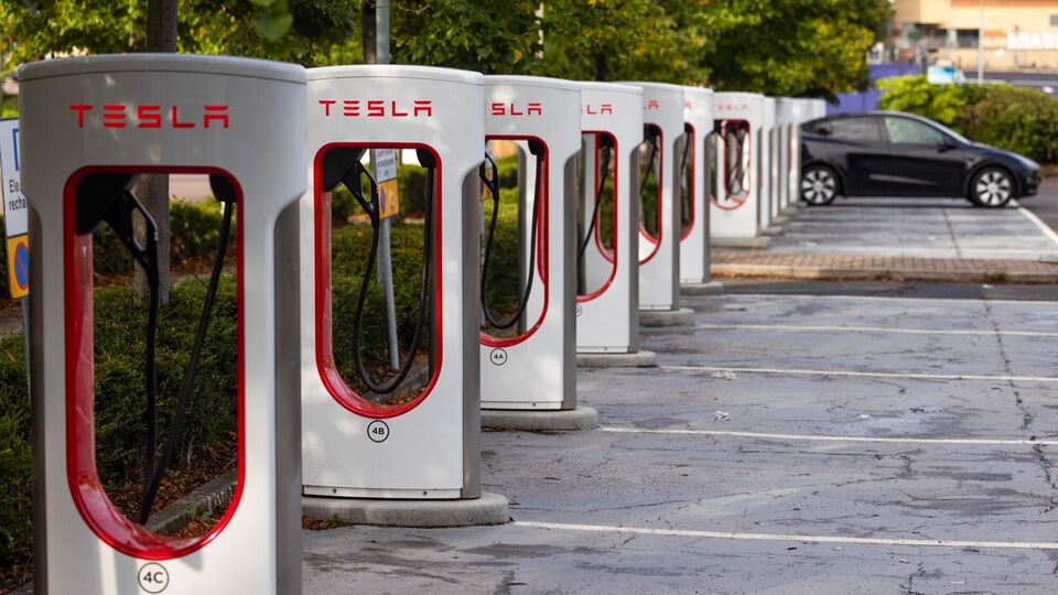 Tesla Supercharger 