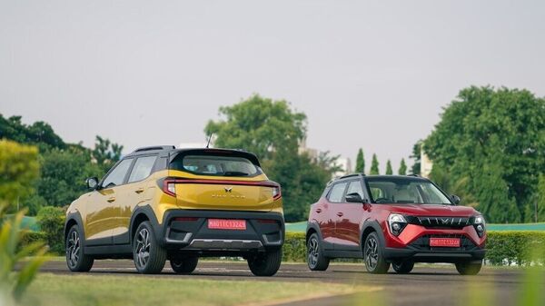 Mahindra XUV 3XO এর দৈর্ঘ্য 3990 মিমি, চওড়া 1821 মিমি এবং এর ছাদের রেলের সাথে 1647 মিমি দাঁড়িয়েছে। Mahindra XUV 3XO