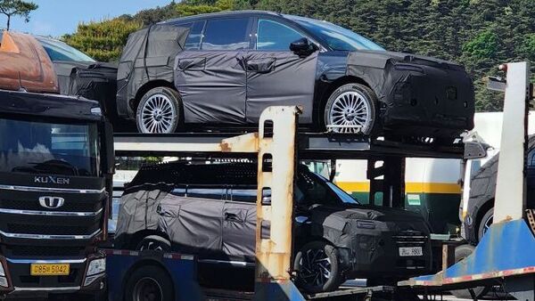 https://www.mobilemasala.com/auto-news/Hyundai-Alcazar-SUV-facelift-spied-front-profile-partially-revealed-i263833