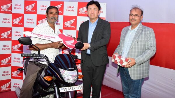 Honda sells over 3 lakh units of Shine 100 in just one year