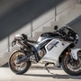 The CFMoto 500SR Voom takes inspiration from the motorcycles of the 1990s with its curved fairing, round LED DRLs