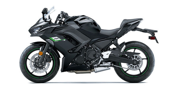 2025 Kawasaki in Metallic Matte Old School Green with Metallic Spark Black colour scheme. 