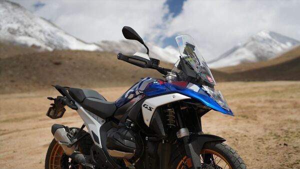 The R 1300 GS looks radically different than the R 1250 GS. This is because the motorcycle is almost new from the ground up. BMW Motorrad has made some significant changes to the motorcycle. The R 1300 GS looks radically different than the R 1250 GS. This is because the motorcycle is almost new from the ground up. BMW Motorrad has made some significant changes to the motorcycle.