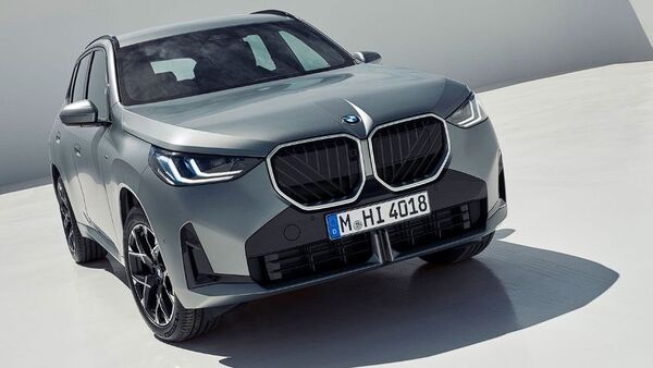 BMW is offering the choice of 18-inch alloys as standard, while the more performance-oriented variants will get 20- and 21-inch wheels to choose from. The track of the SUV is also wider because of which the SUV looks sportier. BMW is offering the choice of 18-inch alloys as standard, while the more performance-oriented variants will get 20- and 21-inch wheels to choose from. The track of the SUV is also wider because of which the SUV looks sportier.