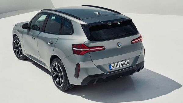 The new-gen BMW X3 gets a new design language, notably the new and larger kidney grilles with vertical and diagonal bars with illumination. Depending on the variant, the slats in the grille are either vertical or horizontal. The new-gen BMW X3 gets a new design language, notably the new and larger kidney grilles with vertical and diagonal bars with illumination. Depending on the variant, the slats in the grille are either vertical or horizontal.