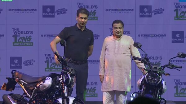 https://www.mobilemasala.com/auto-news/Bajaj-Freedom-125-CNG-motorcycle-launched-in-India-prices-start-at-95000-i278325