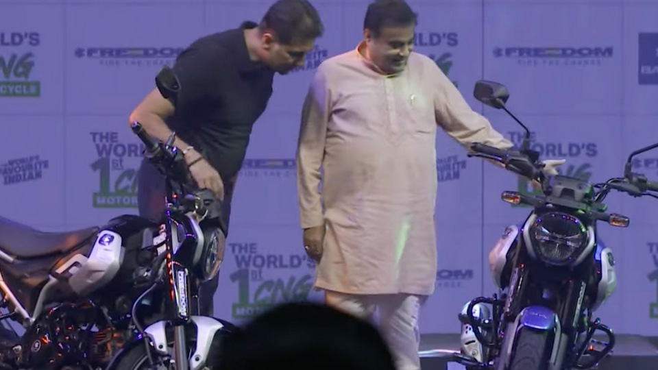 Bajaj Freedom CNG bike Gadkari