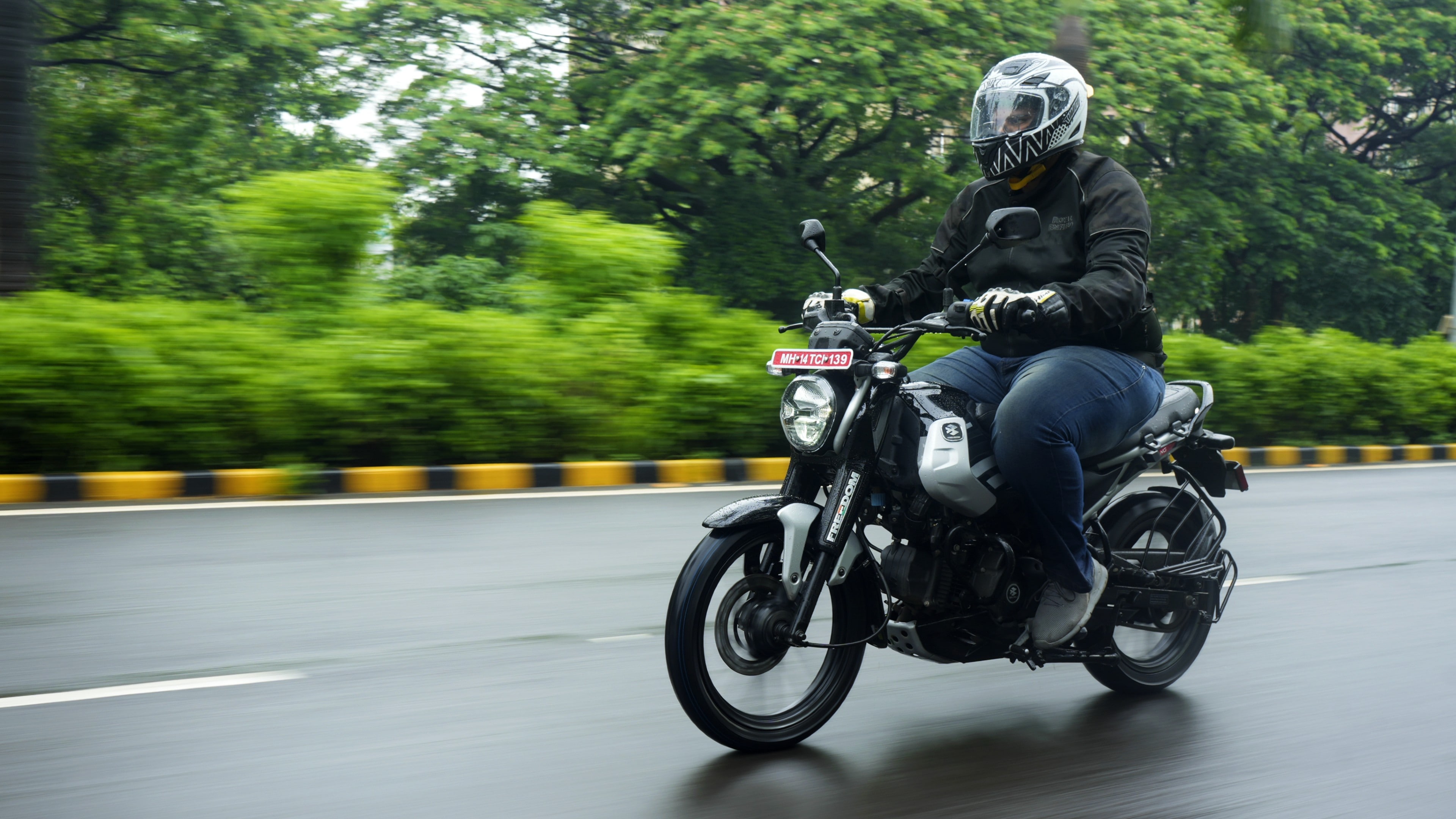 The engine is peppy enough to get you through traffic snarls and even on flyovers in the CNG mode. Add a pillion and you will need to downshift for more grunt. What's most impressive are the lack of vibrations from the motor Bajaj Freedom 125 CNG Review