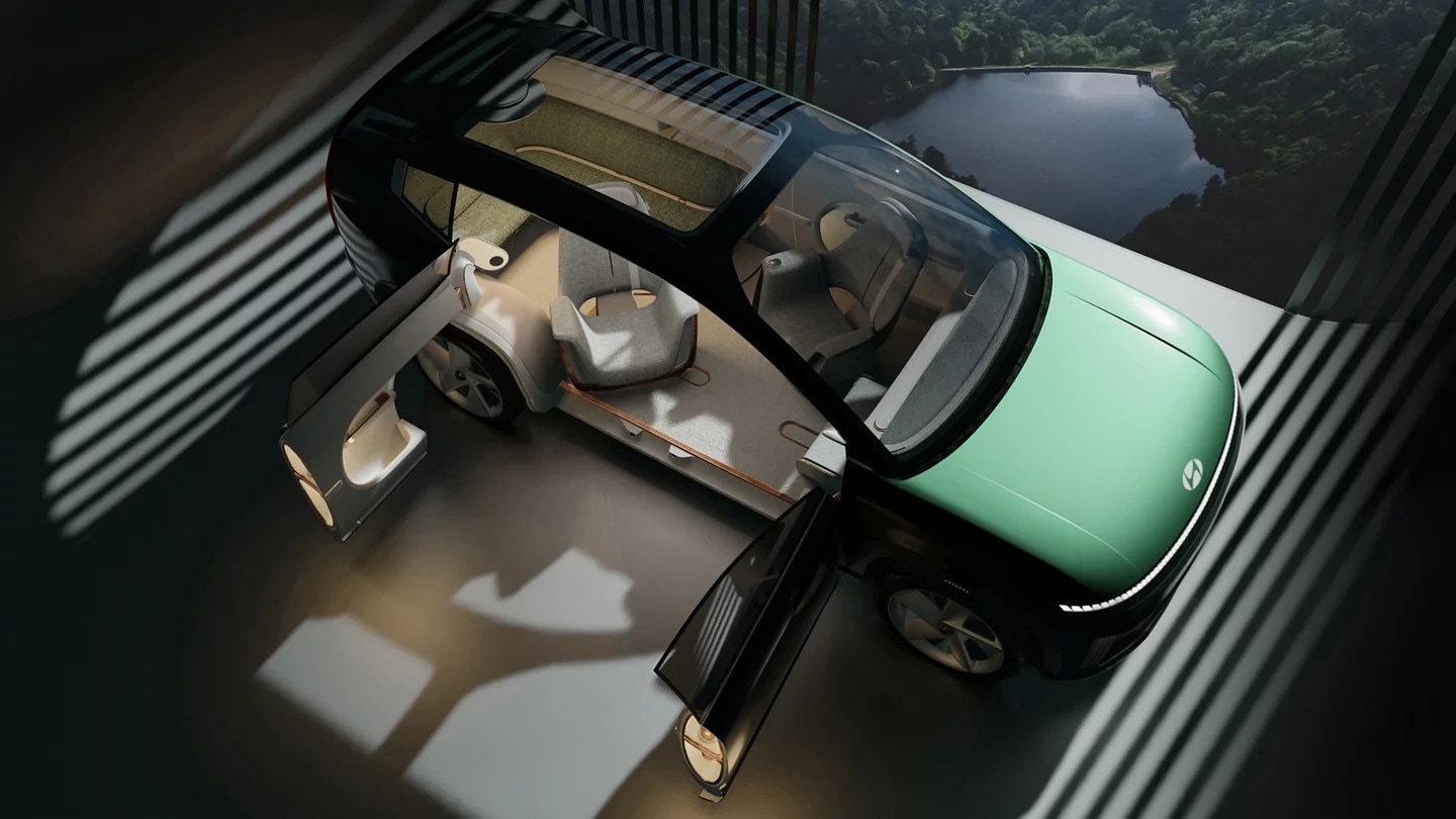 The Concept SEVEN removed the bootspace in favour of a lounge-like interior experience with reclining seats on a flat floor and pillar-less couch doors.