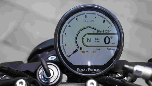 The all-digital instrument cluster has been carried over from the Himalayan. It comes with Google Maps as well. However, the lower variants gets the analogue instrument cluster from the Scram 411. 