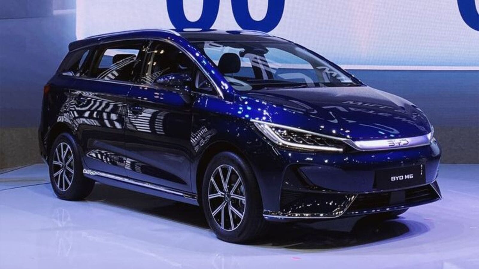 BYD launches e6 facelift electric MPV, gets Atto 3 inspired front face ...