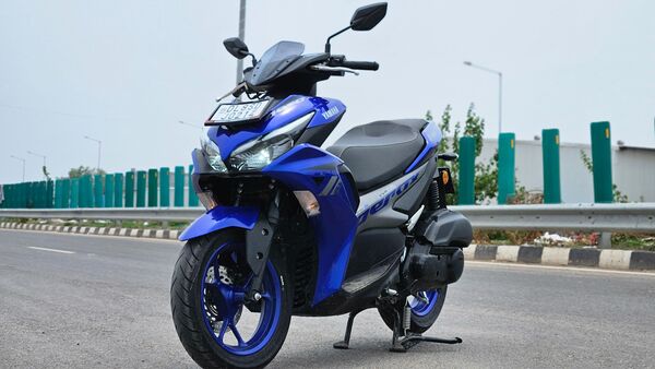 There is also automatic start/stop functionality which works very well. The engine of the scooter shuts down automatically and to restart it again, the rider just needs to twist the throttle. There is also automatic start/stop functionality which works very well. The engine of the scooter shuts down automatically and to restart it again, the rider just needs to twist the throttle.
