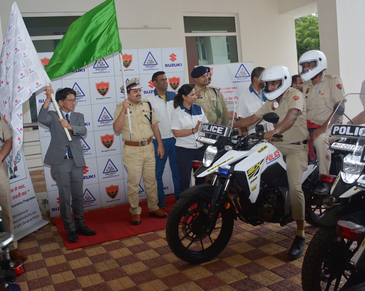 The V-Strom SX 250 is powered by a 249 cc single-cylinder single-cylinder, oil-cooled engine tuned for 25 bhp Suzuki V-Strom SX 250 Gurgaon Police