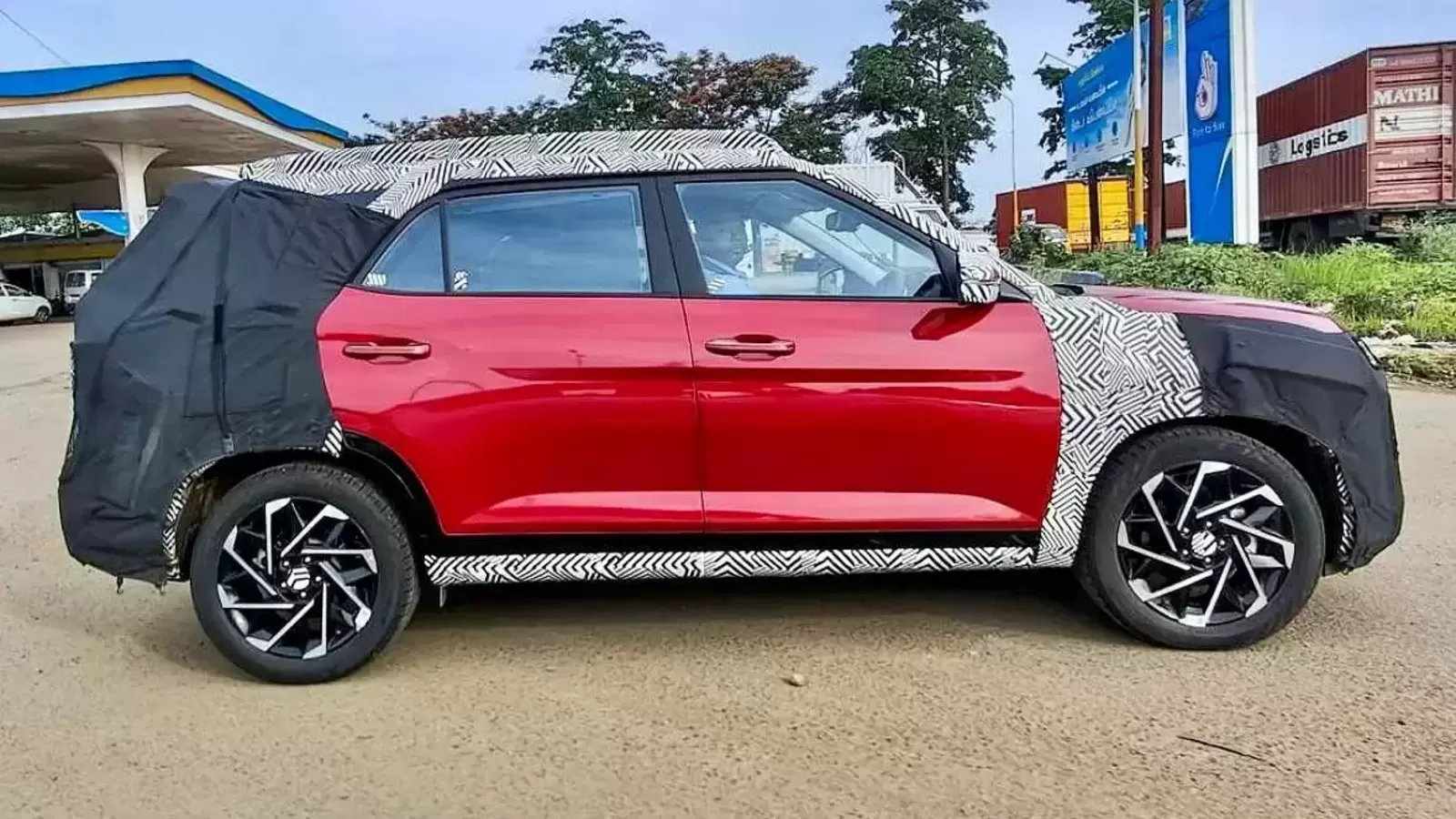 2024 Hyundai Alcazar फिर से दिखी: नई जानकारियों का खुलासा। जानिए क्या है इसकी उम्मीद