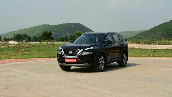 Up-front, the X-Trail gets active air dams to improve the airflow. Nissan X-Trail