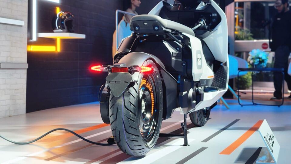 BMW CE 04