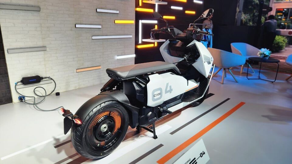 BMW CE 04