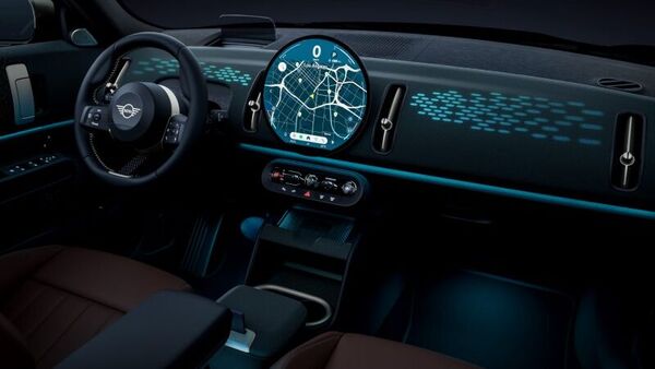 The MINI Countryman E features the signature central interactive display unit that serves as both the infotainment and the driver's instrument cluster. 