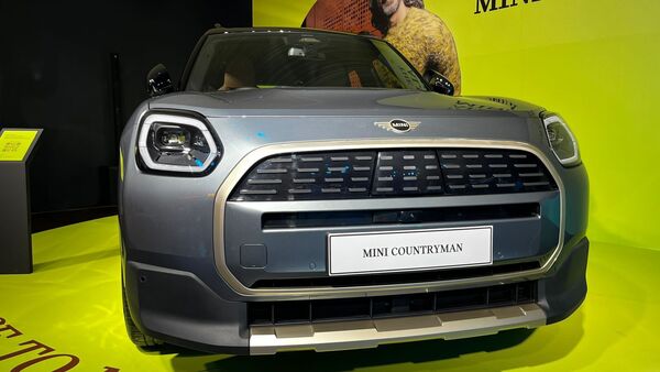 The all-electric Mini Countryman shares its platform with the BMW iX1. Its design is characterised by a new octagonal grille, updated headlights and taillights. Mini is offering the Electric Countryman in six colour options: Smokey Green, Slate Blue, Chilli Red II, British Racing Green, Blazing Blue, and Midnight Black.